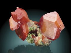 IRAN_12_2016_0231-Ok_plattig-und-teils-orangerote-Kristallgruppe17-cm.jpg
